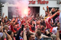 Фанати Англії та Сербії побилися перед матчем. До чого тут албанці?