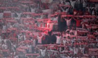 «Руска к*рва»: польські фанати влаштували потужний перфоманс під посольством росії в Берліні