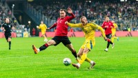 Мудрик обматюкав бокового арбітра після ігрового епізоду