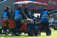 Не може встати і кров з рота. Зірка «Барселони» отримав страшну травму - фото
