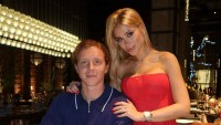 «Я не вважаю, що в нас багато грошей». Дружина Коноплі розповіла, як реагує на тиск з боку громадськості