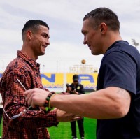 «Радий знову тебе бачити, чемпіон!». Роналду зустрівся з Усиком