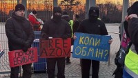 На Арену Львів заборонили проносити плакати «Free Azov» – це не перша ситуація в цьому сезоні