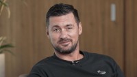 Одружуйся вже, легендо! Мілевського просять одружитися - фото Артема зі своєю дівчиною