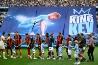 Великий банер King KEV. У «Ман Сіті» зворушливо прощаються з Де Брюйне