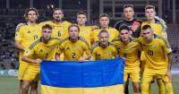 Ціни вражають. УАФ продає футболки збірної України з автографами